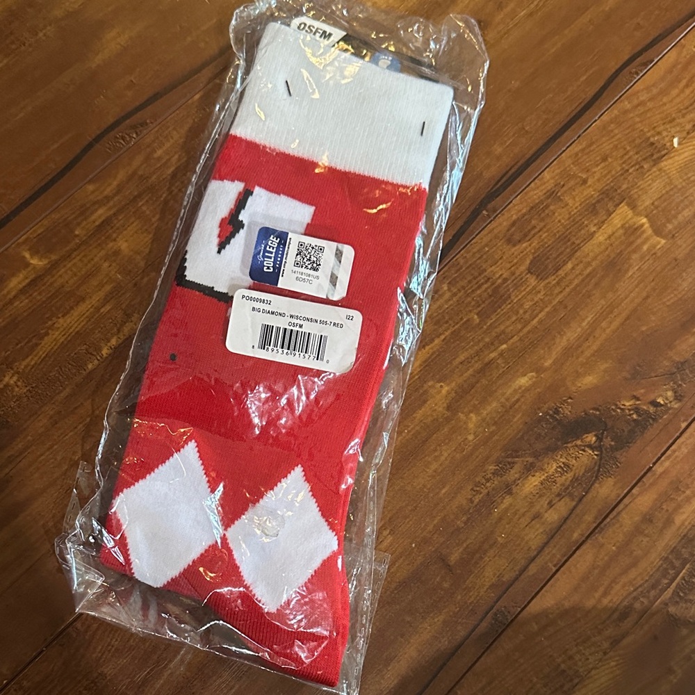 Wisconsin‎ Badgers Big Diamond logo socks NIP NEW